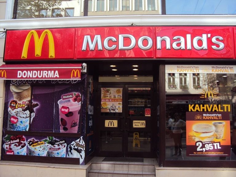 A McDonald's storefront in Turkey